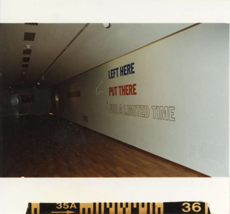 Opera di Lawrence Weiner