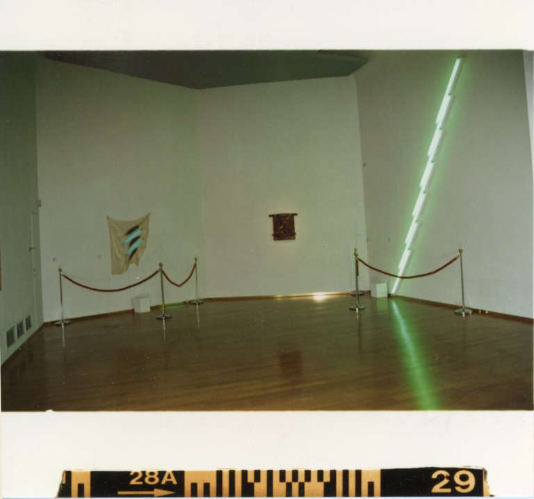 Opere di Keith Sonnier, Salvatore Scarpitta e Dan Flavin