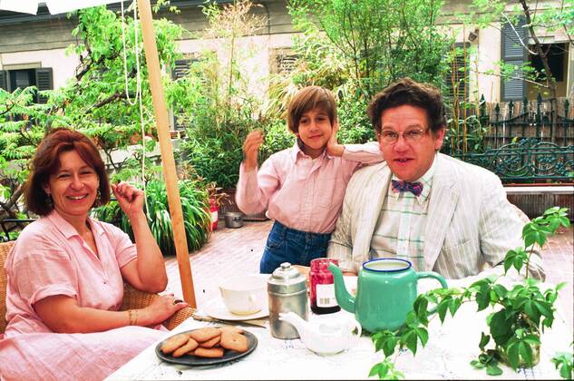 Philippe Daverio con la moglie Elena Gregori ed il figlio Sebastiano negli anni dell'assessorato"  ( foto famiglia Daverio)